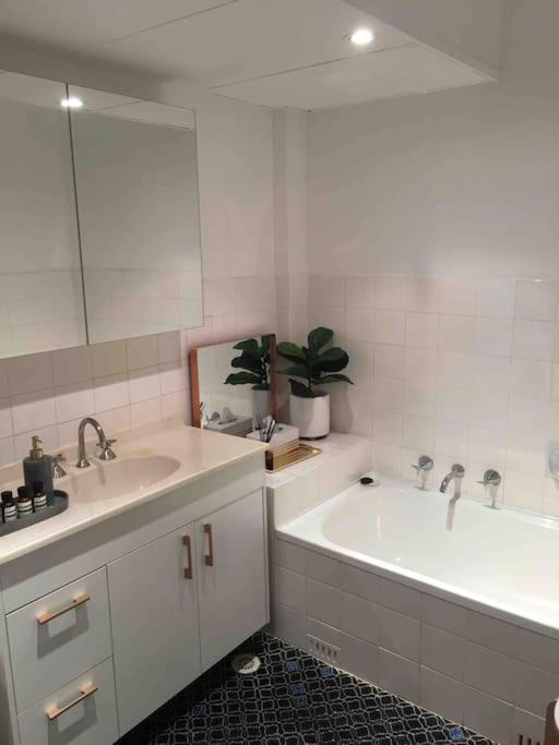 דירות סידני Harbourside Style, 2 Bed, A/C, Pool -Elizabeth Bay מראה חיצוני תמונה